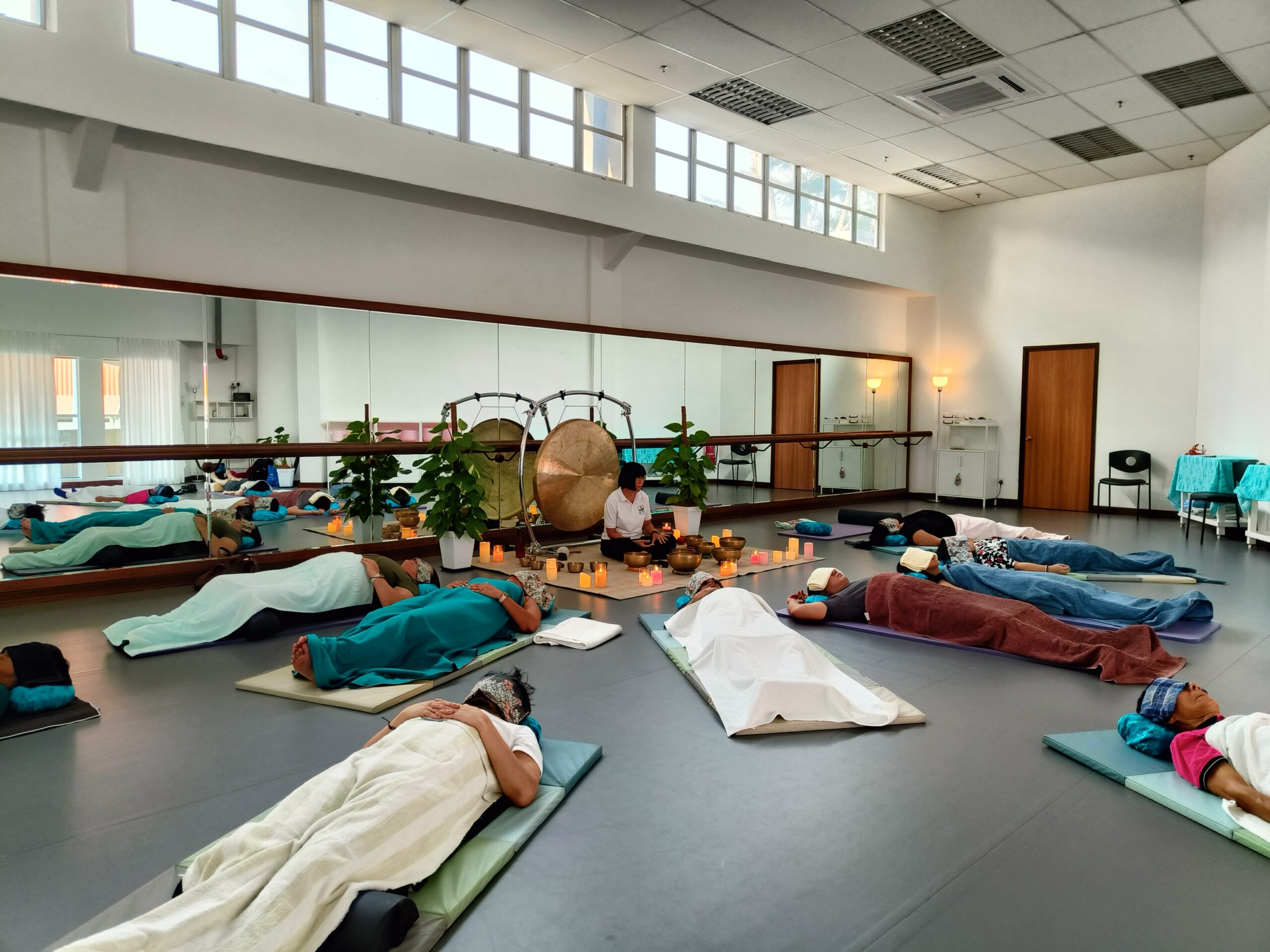 SOUND HEALING: Understanding the Difference Between Group Sound Baths and One-to-One Sessions